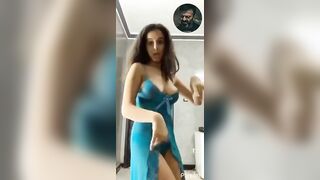 بنت بترقص وهي قالعة ملط وفي الاخر تجيب السابعة ونص - سكس مصري