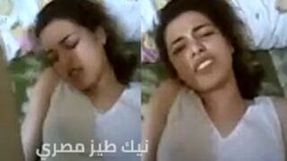 مصرية لبوه تتناك من ولد في الشقة نازل فيها طحن نيك ساخن ولع كسها - سكس مصري