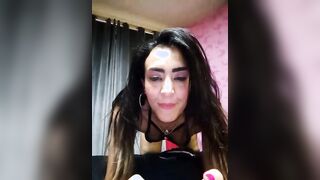 سكس عربي مصريه شرموطه ممحونه تقلغ ملط في لايف وتستعرض كسها الابيض اخر هيجان فيلم سكس نيك عربي نار