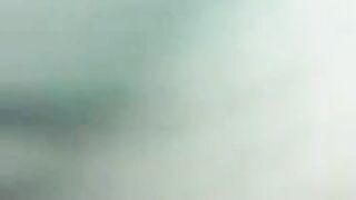 يلا حبيبي جيب معايا انا هاجيبهم اهو يلا بقا انا عايزاهم في كسي - سكس مصري