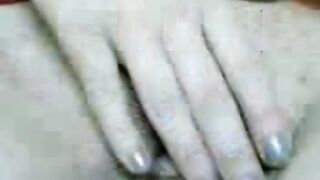 شرموطه مولعه الواد ماسكها وحاشر زبه في بوقها وبيلعب لها في كسها  - سكس مصري  - سكس عربي