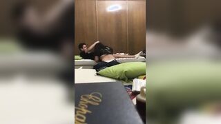 العلقة مع صاحبها في الشقة بتمص زبه وتتناك منه بخلفيات سكس نااارر