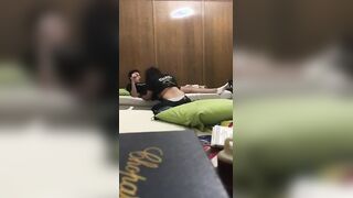 العلقة مع صاحبها في الشقة بتمص زبه وتتناك منه بخلفيات سكس نااارر