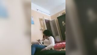 مصرية بعد الجامعة راحت مع ولد الشقة يفشخها وينزل شرفها و ينيكها جامد اوي فيديو سكس طويل ساخن نار بصوت عربي يسيح
