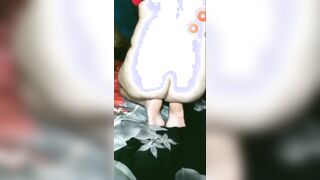 احلي دلع مع مصري وسخ جايب موزة زبونه عنده وعطاها 500 جنية ودخلته الشقة وركبت علي زبه وهاتك ينيك في كسها المحلوق سكس نار