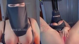 ممحونة خليجية فاتحة لايف سكسي للجماهير بتهيج الشباب عليها وتضرب السابعة ونص - سكس عربي