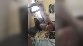 عاهر جامد اوي راكب علي مراته وبيخليها تمص زبه بالذوق علشان يتكيف و احلي دلع من البنت تهيج - سكس عربي