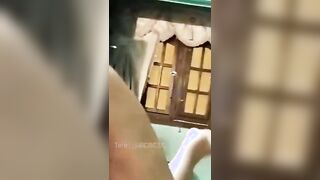 هايجة مع زوجها ماسكة زبه وبتمص حلو اوي وتجيب لبنه في فمها - سكس عربي