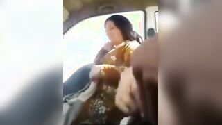 افجر شرموطة هايجة في الميكروباس تدلع مع شاب عنتيل فشخ كسها و خرم طيزها